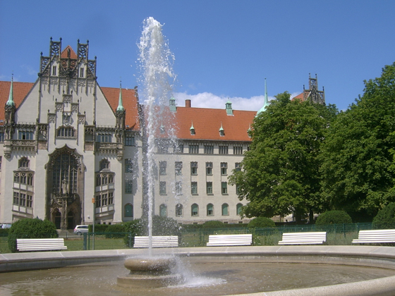 Schloß mit Fontäne