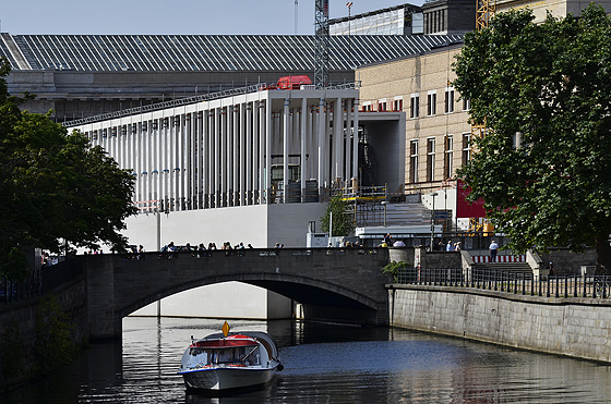 Eiserne Brücke und Neubau der James-Simon-Galerie