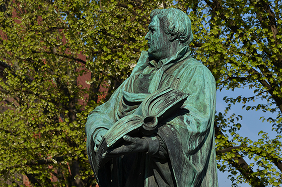 Denkmal des Reformators Martin Luther am Neuen Markt in Berlin Mitte