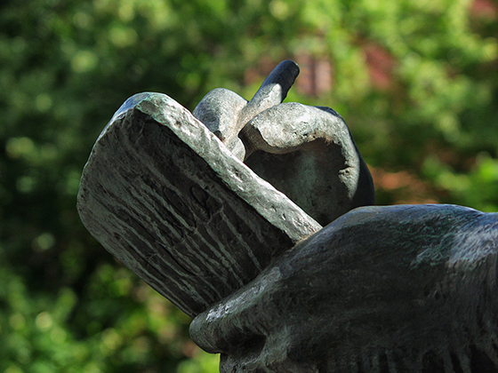Zille-Denkmal im Köllnischen Park von Heinrich Drake (1903 - 1994), geschaffen 1964/65, Detail